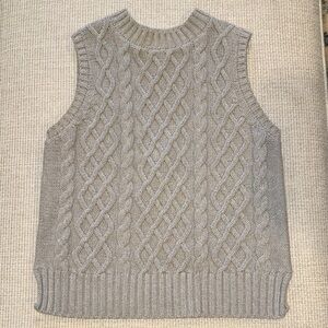 Cable Knit Sleeveless Sweater Vest